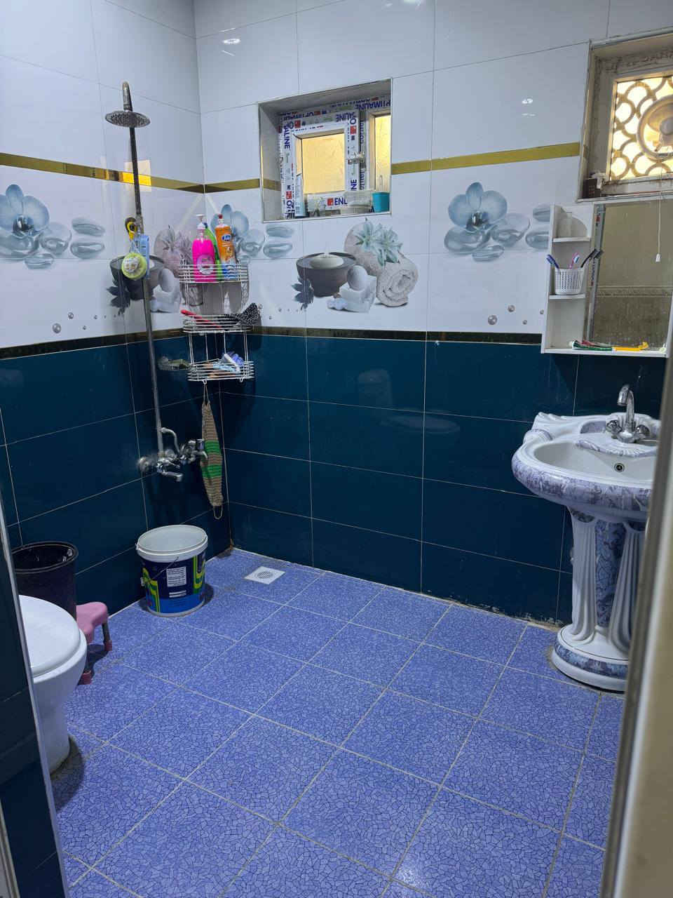 دار للبيع طابو زراعي ملك صرف المساحة ١٦٠م طابقين يحتوى الطابق الاول على غرفه نوم وصاله ومطبخ وكليدور ومجمع صحيات +مناور ٢+مدخل +كراج سياره+صحيات خارجيه شرقيه /
الطابق الثاني يحتوي على ٢غرف  نوم وكليدور ومجمع صحيات +بلكونه /العنوان حله /حي الزهراء قرب حسينية عبدالله الرضيع الشارع الخدمي يبعد عن الشارع الخدمي ٢٠٠م  لمعرفة السعر وباقي التفاصيل ***********/
