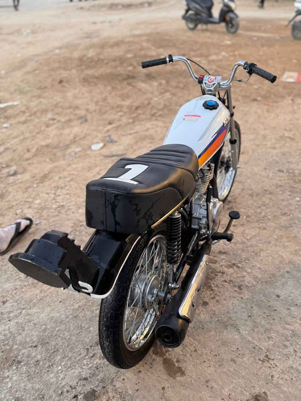 السلام عليكم
دراجه للبيع اوراق اصولي توها معمره مكاني الشطره والسعر خاص لو تتصل على الرقم ***********
