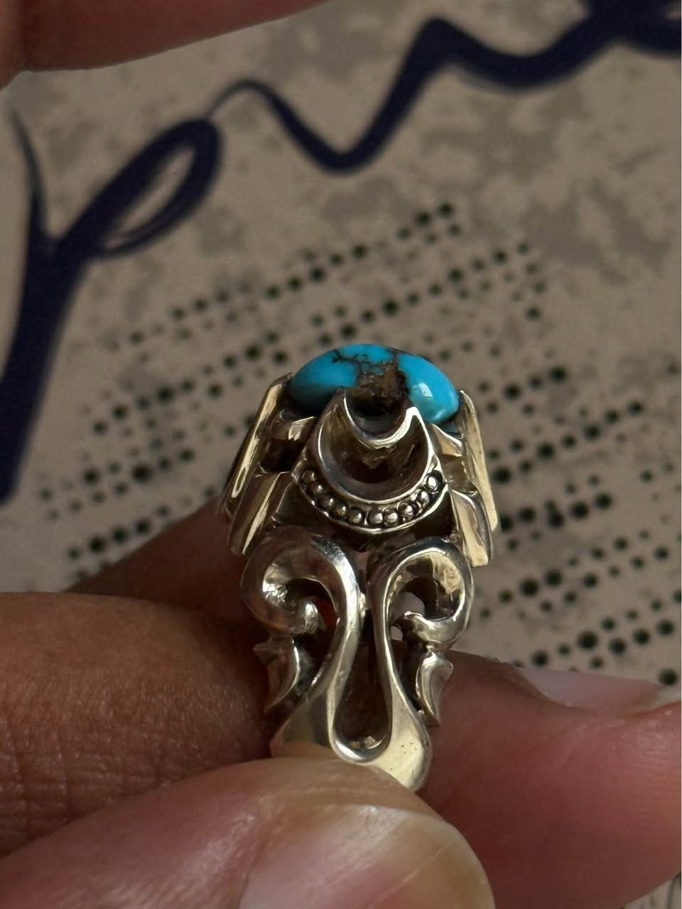 خاتم فضة نيشابوري اصلي غير معالج صياغة محمدي الفضة 925  اللون ازرق صافي عنكبوتي الحجر ملمس واحد القياس 21 كربلاء, العراق


**إذا كنت صاحب هذا الإعلان وتريد حذفه لأي سبب، رجاءا أرسل رسالة إلى الدعم الفني**