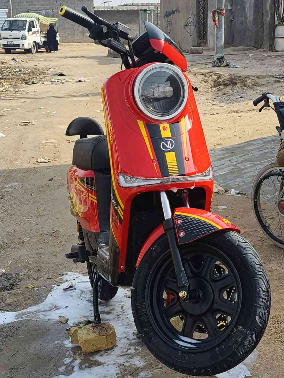 ار11 لبيع صارله 10 ايام من اشتريته وكاله 32 امبير بطاريات ونلي رقمي *********** موديل 2026 متواجد واتساب السعر 725
