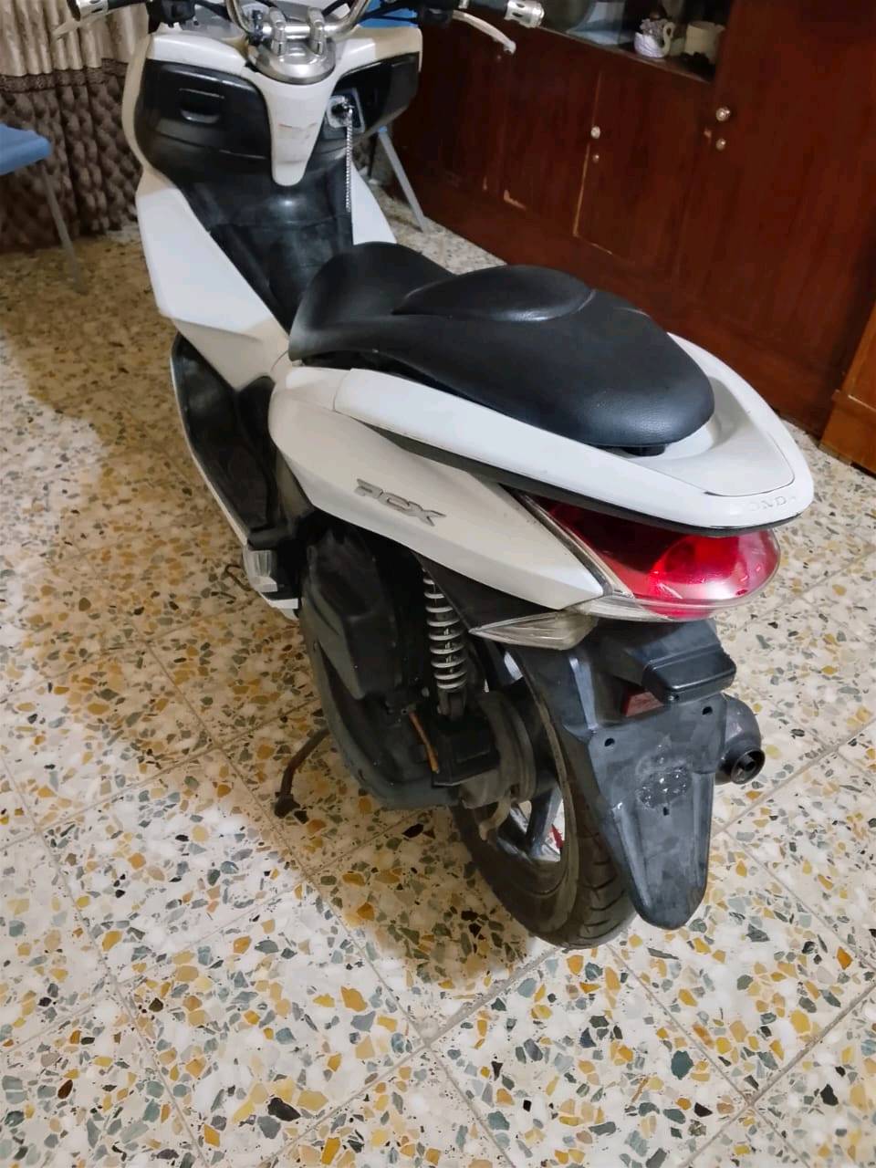 PCX الجيل الاول GF الياباني
مكينة خير من الله 125 حساس
كلشي شغال كهرباىيات شغال
كفرات نظيفة اوراق موجودة وبيها مجال حك الجية متواجد و اتساب
***********