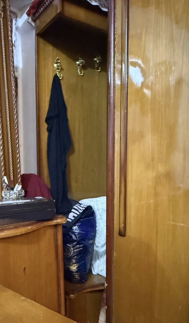 سلام عليكم عندي غرفة نوم نظيفه سعره 300 قفل كنتور6خشب عراقي***********
