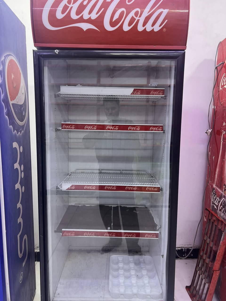 سلام عليكم عارضات ورفوف  للبيع مكاني بصره ***********
