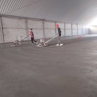 //يوجد كادر عمل كامل وفبرته وسقل هلبوكتر الكونكريت المركزي 07844555258...