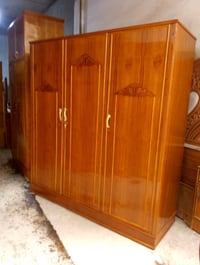 دولاب ٣ باب • نجارة درجة أولى • مثل الجديد