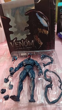 ڤينوم مفصلي • ٤ رؤوس • ٦ أيد