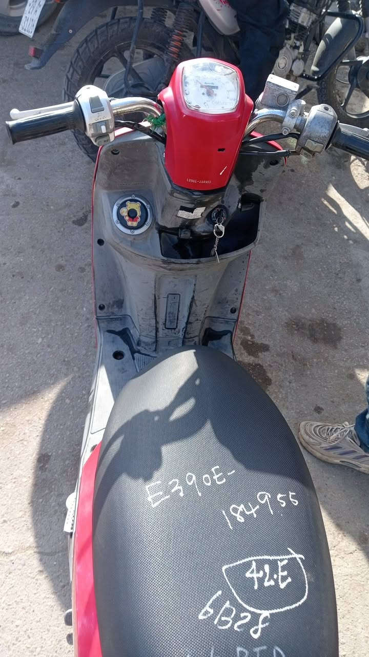 ماكس بوليس كابريتر رمبه ما صالها هواي من طالعه مكينه خرسه ما مفتوحه شلعه معدل خير من الله دراجه حلوه وكفاله عامه من كلشي ختم واحد كلها مختمه كهربائيتها كلها شغاله من الطول للطول سعر 775 وبيها حك الجيه مكاني كوت شراي يتصل ***********
