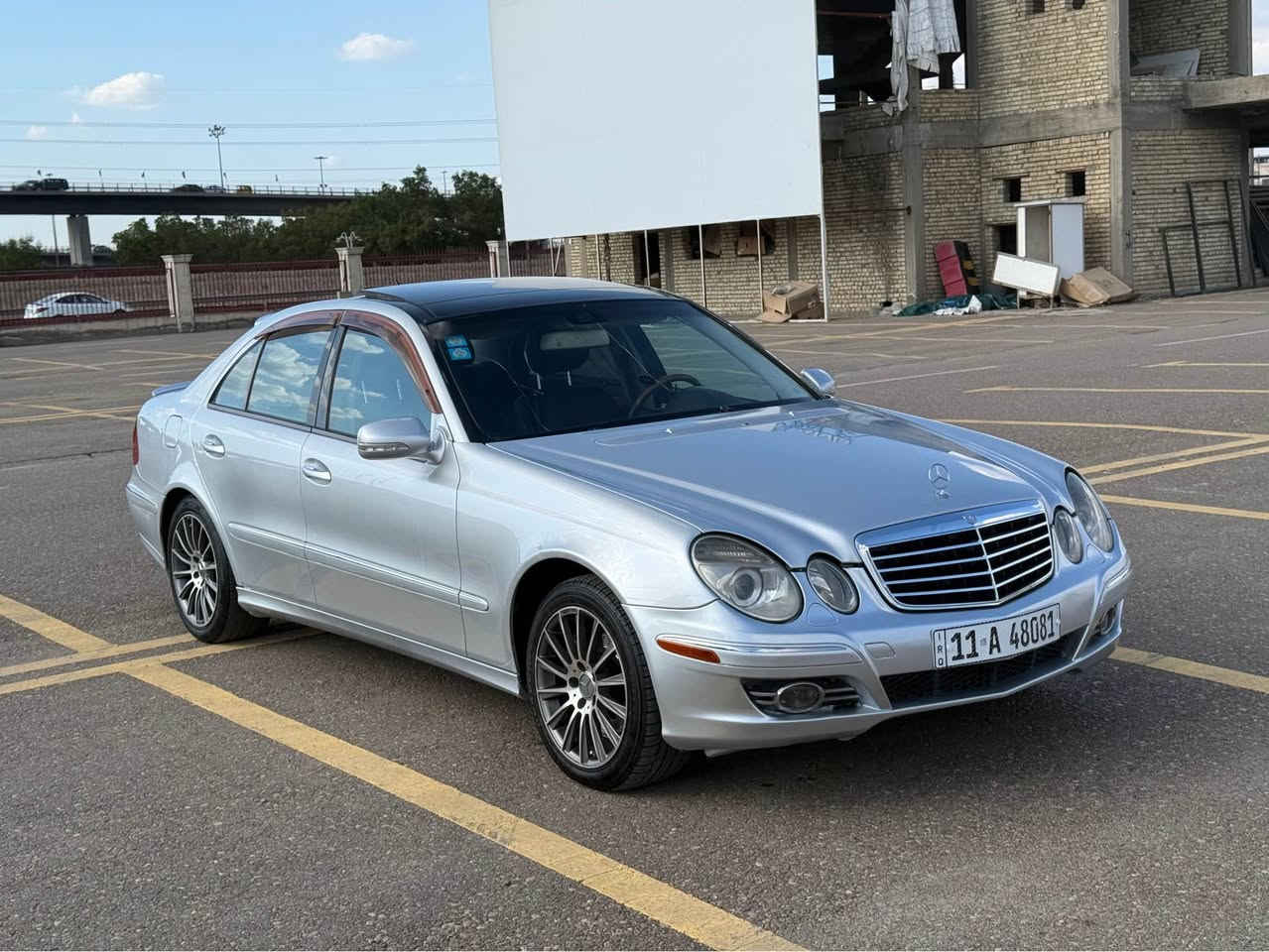 مرسيدس E350 W211 موديل 2008 AMG محرك 3500 V6
وارد امريكي داخله كلين تقرير امريكا موجود ،، بيها رش فقط بدون حادث جاملغ وباب مكفوله من اي ضربه ،، السياره فول مواصفات اعلى فئه ،، بنوراما ، 3 بردات ، كشنات كهرباء خزن ميموري + هيترات ، صندوق كهرباء ، قفل سرعه ، جام ازرق وبقيه المواصفات المعروفه للمرسيدس ،، السياره كلها على البلاد ومناقصها اي شي ،، رقم بغداد دولي وبأسمي ،، المكان بغداد حي الجامعه السعر 125 ورقه 
*********** بغداد, العراق
