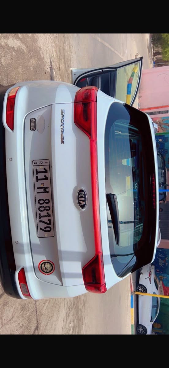 السلام عليكم 
للبيع كيا سبورتج  موديل ٢٠١٧ خليجية سويج
بانوراما 
ثلاث وضعيات قيادة 
حساس خلفي 
كامرة 
ماشيه ١٣٠ تقريبا
 مكينه 2000 دوش 
كير مكينه مكفولات من الفتح
بيها فطور بالدشبول بسبب اشعة الشمس
وبيها بارد بين البابين عكس السايق فقط
السيارة حلوة رقم  بغداد انكليزي
السعر ١٨٥  ورقة وبيها مجال 
مكاني بغداد حي الحسين 
***********
