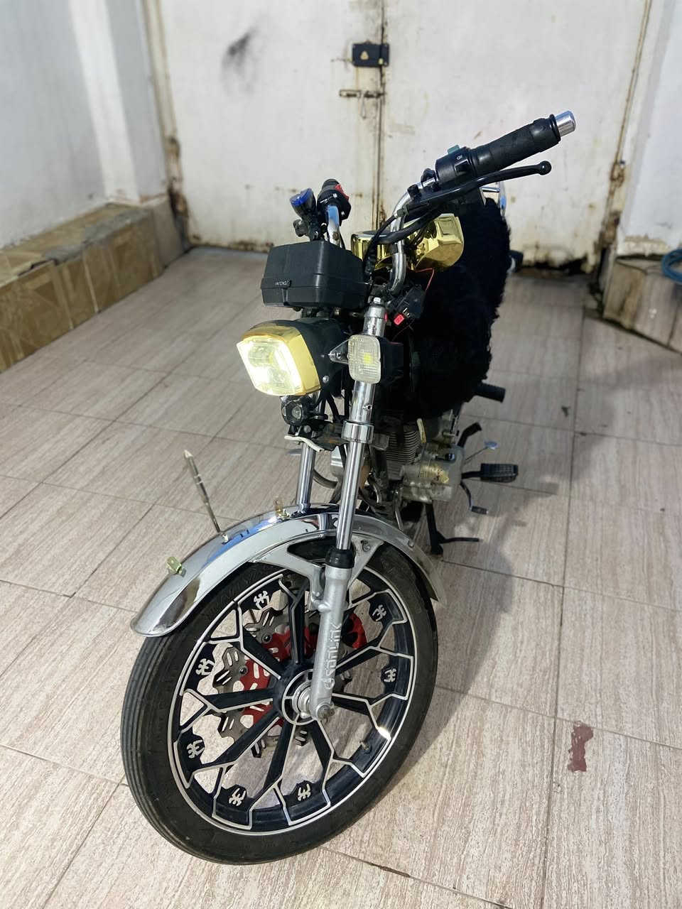 ‏📢 للبيع دراجة سافيني موديل2017 🏍️
‏150ccنظيفة مثل الجديدة ✨
‏
‏🔸 المحرك: 150سي سي
‏🔸 الموديل: 2017
‏🔸 الحالة: كلشي بيها شغال، ما بيها أي خلل
‏🔸 صيانة منتظمة وتبديل زيت بوقته
‏🔸 شكل رياضي وركوب مريح
‏
‏💰 السعر: [525] (قابل للتفاوض بالمعقول)
‏📍المكان: أربيل – هفلان
‏📞 للتواصل: [***********]
المميزات ديجي عالي+طلقه+عباره خلفيه
دشالي34+17محرك طلقه شلعه ومعدل ميقل عن 130
