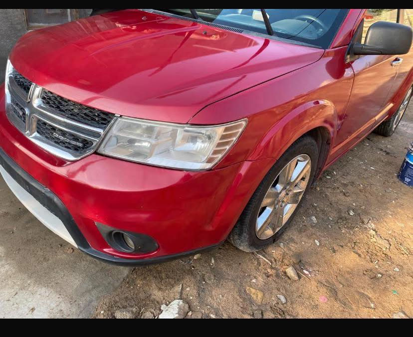 السلام عليكم
دودج جورني 2012

فئة RT فول 1/1 رقم بغداد انكليزي بأسمي

6 سلندر 3600

7 راكب 3 قطع تبريد 

*فتحة سقف 

*مثبت سرعه 

*كشنات جلد 

*شاشه كبيره

*فور ويل 

*حساسات خلفيه 

*ويل حجم 19

السياره مصبوغه حزام اثر جراد ماعدا التكم والقماره والجنطه اصورها قبل الصبغ موجوده مبدل بيها جاملغات ثنينو خشم البنيد  مصلح بدون دواخل يعني دواخل مكفوله  السياره جاهزه من كل النواحي
السعر 105 وبيها مجال 

مكان ناصريه مركز 

رقم ***********
