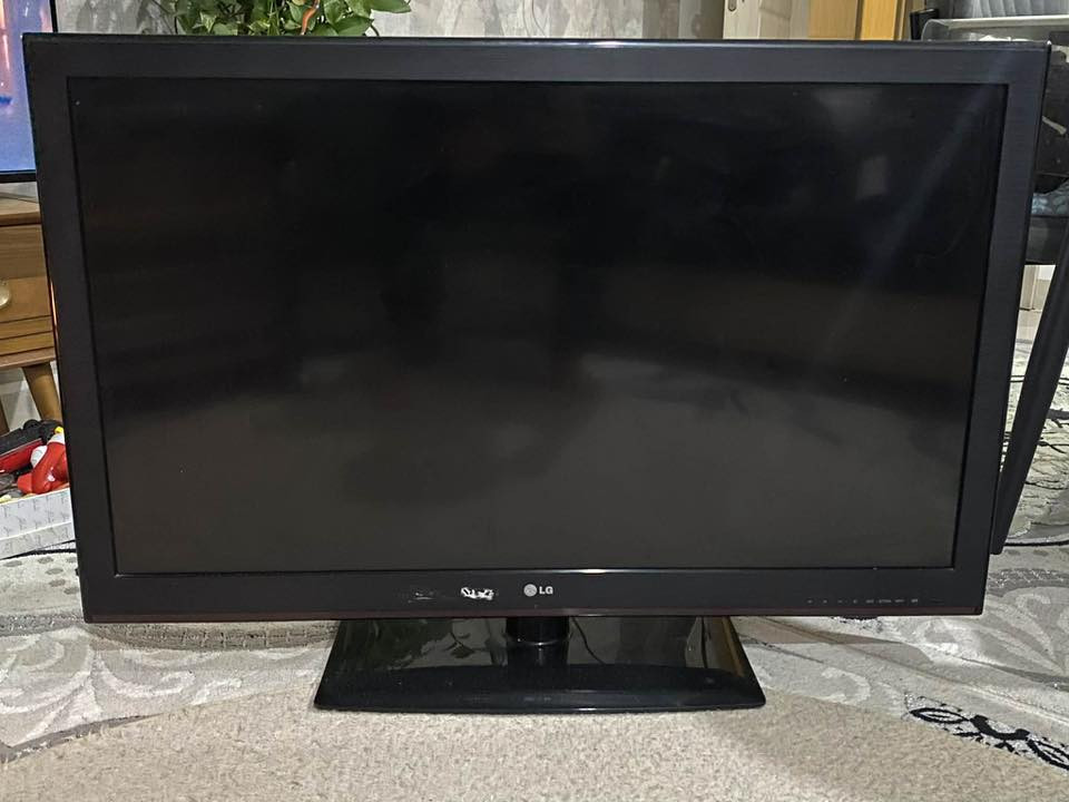 تلفزيون lg حجم 55 سعر ١٥٠ وبي مجال
تلفزيون sunuy حجم 55 150 وبي مجال ابثنينهمً
بدون انترنيت 

***********
