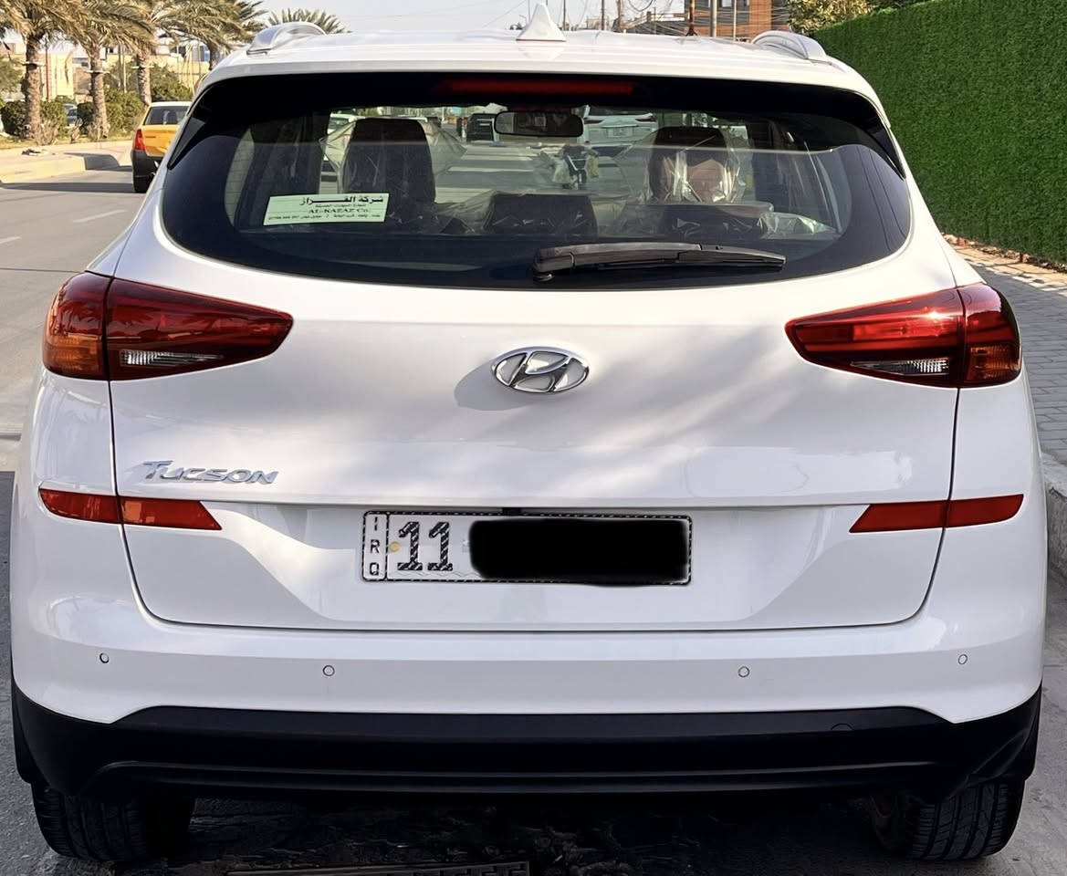 السلام عليكم 
توسان 2020 خليجي مكفولة كفالة عامه لا صبغ لا ضربة لا تبديل لا بارد ماشيه 12 الف السياره اخت الزيرو بعدها بلزكات الشركة رقم بغداد الجديد بأسمي السيارة عله ايد وحده من الزيرو 
المواصفات 
لايت 5 عدسات
بصمة 
شاشة اصلية 
مرايات ضوئية 
ترحيب عند الاقتراب 
حساسات + كامرة دوارة
كشنات جلد 
كشنات كهرباء 
درايف مود
محرك 2000 دوش 
قطعتين تبريد 
وبعد بيها هواي مواصفات
السعر 218 ورقة وبيها مجال 
الرقم *********** 
مكانها بغداد
