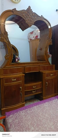 ميز مرايه للبيع  مثل ماموجود بصوره يتصل على رقم 07840825550