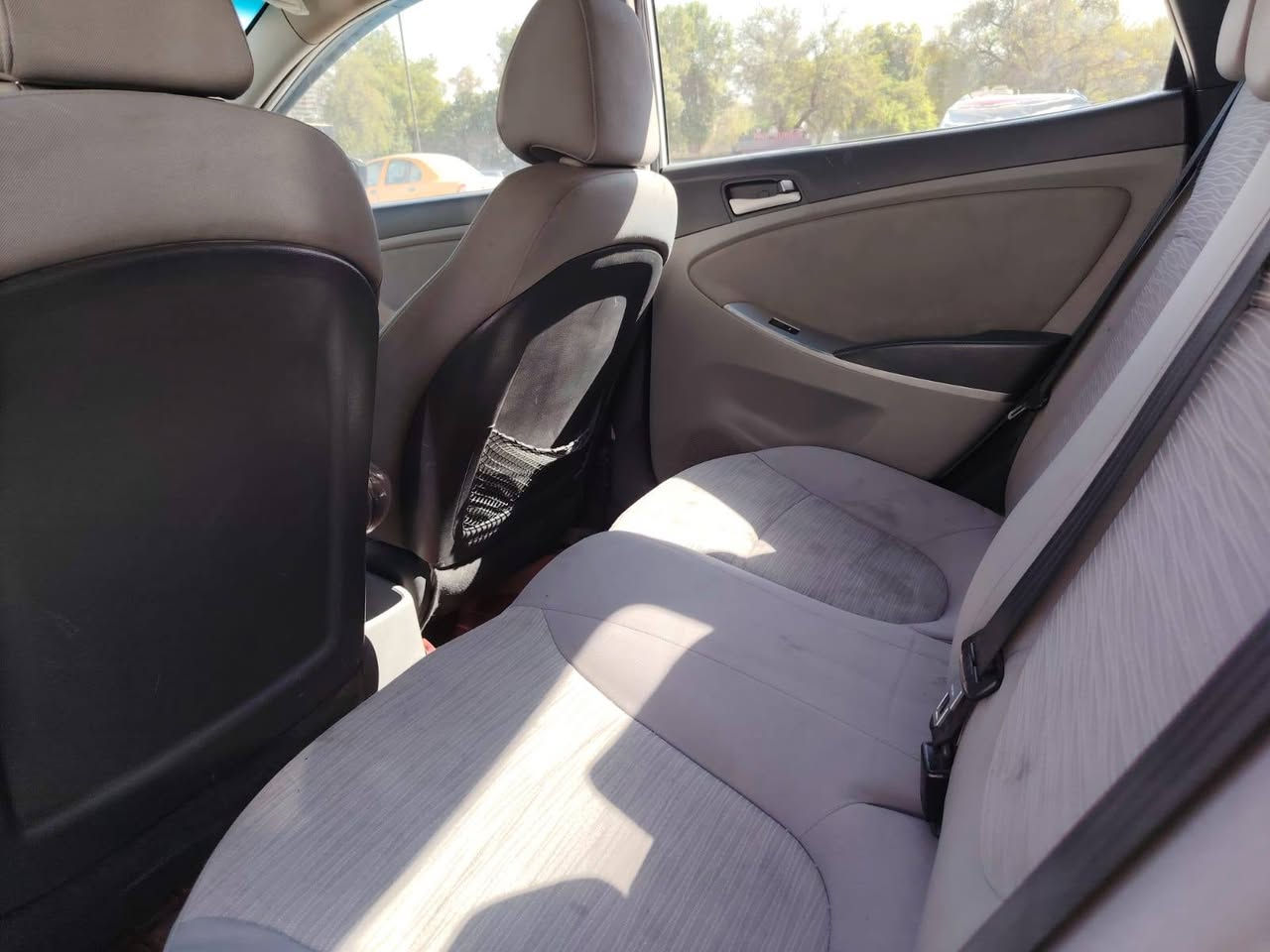 للبيع فقط إعادة نشر بسبب الوعود الكاذبة
أكسنت 2016 (الملكة)👑.. استخدام ونظافة وكالة!

للي يدور سيارة "مال بيت" ، مو مال معارض ولا تعبانة.

✅ المواصفات العالية (1/1):

المحرك الكبير: 1600cc (أقوى سحب وعزم بالأكسنت).

الفئة: هيونداي صبغ جاملغ وبنيد ونص باب فقط للجمالية يعني ثلاث قطع فقط صبغ درجه اولى.

الأمان والراحة: نظام ABS، تبريد ثلج، وداخلية بحالة المصنع.

ماشية 75000 الف  .

✅ المميزات الإضافية:

السيارة باسم الناشر تحويل مباشر: (استخدام شخصي نظيف جداً وحريص).

الحالة: مكفولة من كل نواحي الفحص (قير، مكينة، سيرفس ،كهربائية).

السيرفس: حدادة وتخم تايرات جديدة، السيارة "دق سلف وتوكل" ما تحتاج برغي.

💰 السعر: [98] وبيها مجال قليل 

📞 للتواصل مباشرة: ***********

"تعال وافحص وين ما يعجبك، السيارة تحجي عن نفسها!"
