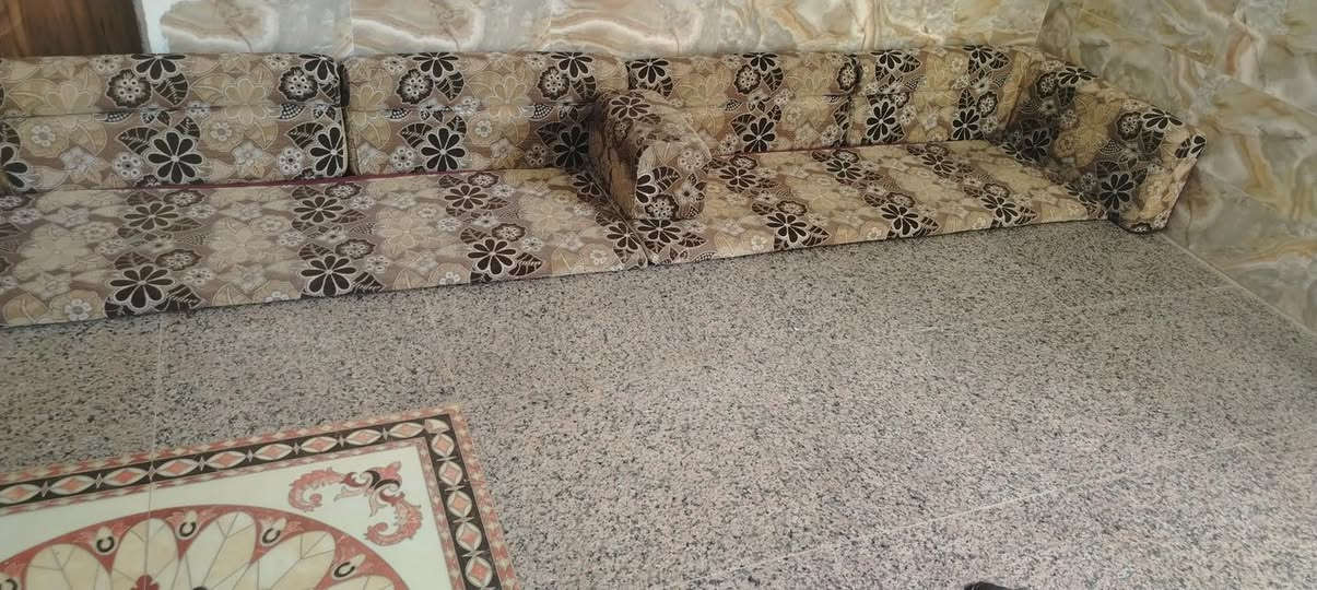 ديوانين  كل ديوان 7 قطع يعني 14 قطعه كاملات مع تكياتهن وكاملات انضاف ***********
