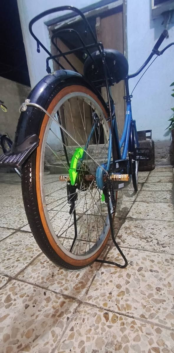 السلام عليكم 
بايسكل للبيع حجم 26 ستة وعشرين 
طبعاً بايسكل حلو ونضيف السعر  90 وبي مجال للطيبين 
 ملاحضه : رجااً لاتكسر بالسعر اذا جنت تريد تشتري او ما تشتري وانه خادم الكم .


**إذا كنت صاحب هذا الإعلان وتريد حذفه لأي سبب، رجاءا أرسل رسالة إلى الدعم الفني**