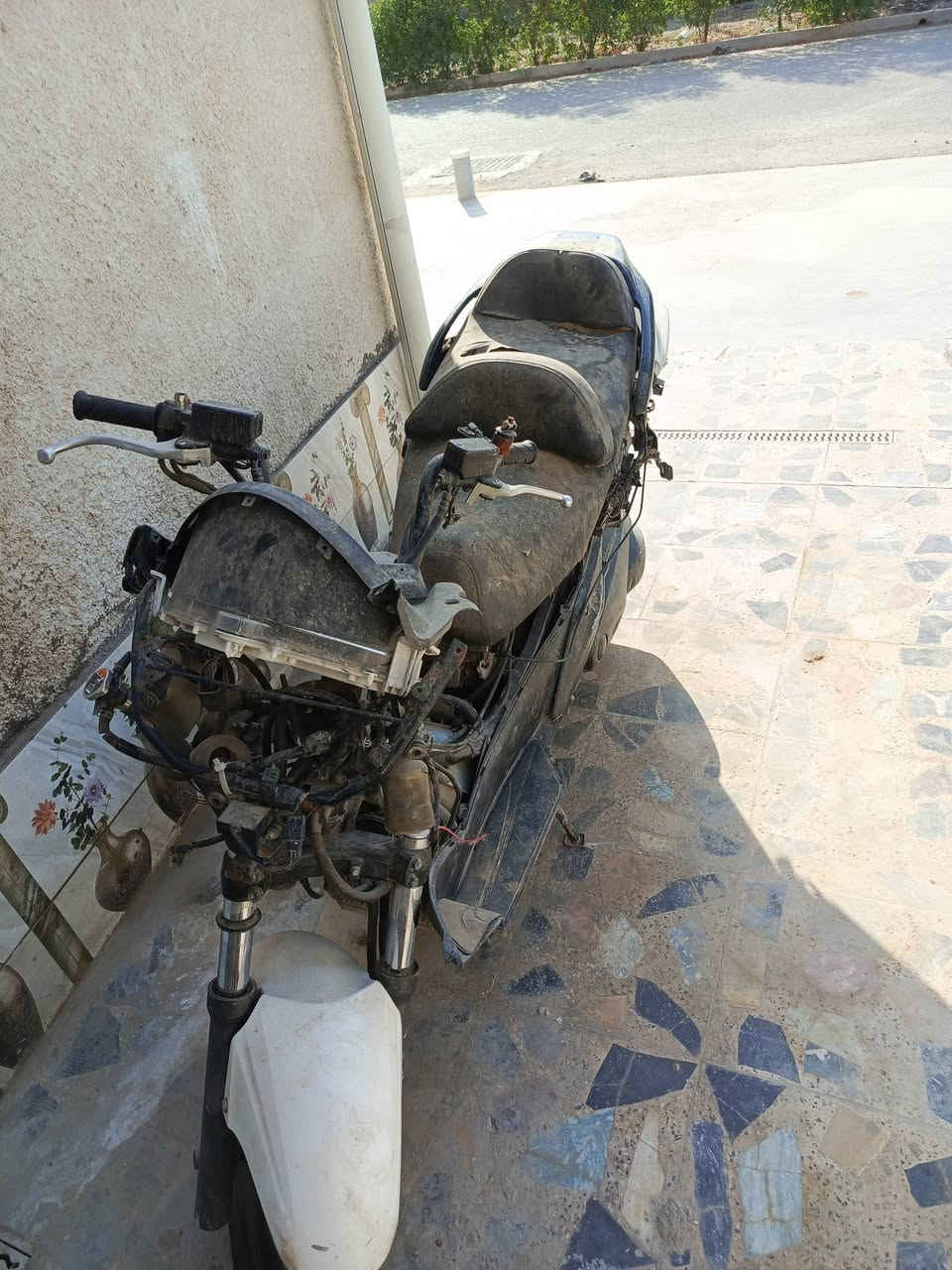 سلام عليكم من ارخص لدمن دراجة سلفر ونج جيتي محرك 600محرك ما مفتوح دراج يحتاج كهربايات مكطعة بيهة وايرات ابيع كوم حديد اكفل سرقة وعشاير تاخذهة من بابي مكاني شعب حي بساتين سعر 450الف بس مكينتهة سعرهة 450بس متوازي علا بيع *********** نص كفراتهة موجودة سبعة حواضن ترايش صفات كلة موجود مازدات امامي
