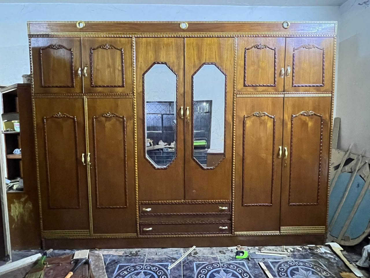 سلام عليكم يوجد كناتير صاج داخل وخارج السعر عل خاص اوتصال عل رقم الهاتف ***********
