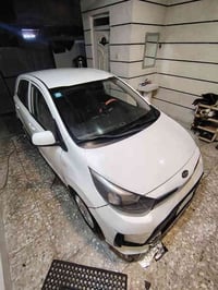 كيا بيكانتو 20 بيها طخات بسيطه تحتاج حداديه وبيها نضوح بالمكينه قليل م...