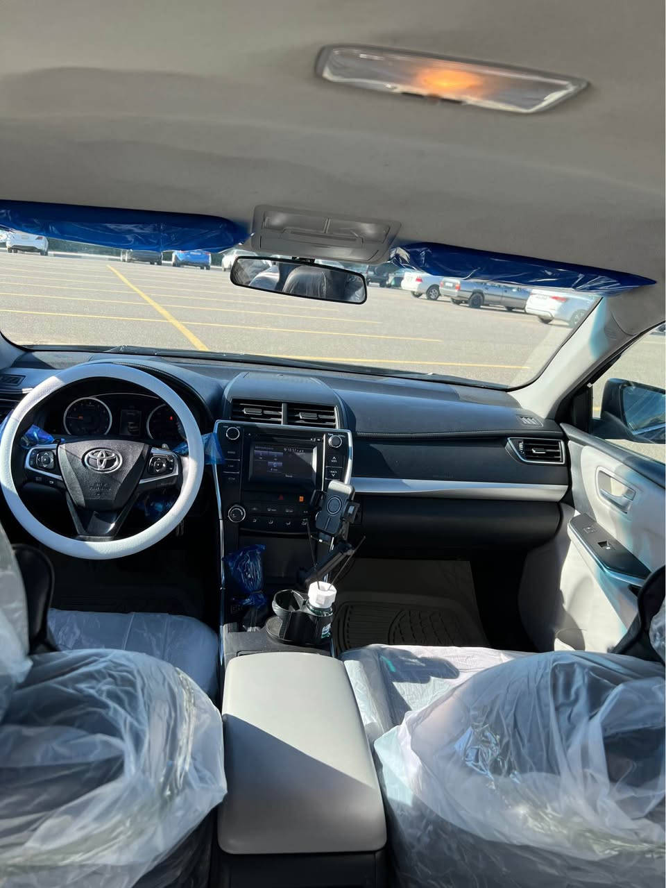 سلام عليكم 
تيوتا كامري 2016 وارد امريكي
محرك 2400
كير محرك بشرط 
طخم صدر امامي وخلفي ٧٥٪؜
تايراتها نضيفه 
دواخل نضافه فول 
تبريد تدفئه
عليها ادامه من خدمات ماڤ
رقم جديد وسنويه جديده 
شرط التحويل
مواصفات se
لايتات زينون ثلجي 
نضافه السياره 95٪؜ لان بيها شكم شخط ورصعه قليل 
ضررها بونيد مصبوغ وشبر من الجامرلغ الامامي اليسار تعديل 
السعر ١٤٥ وقابل للمراوسه شعندك نزل صورها والتفاصيل بل تعليقات او دزلي خاص 
مكاني كركوك (***********) كركوك, العراق
