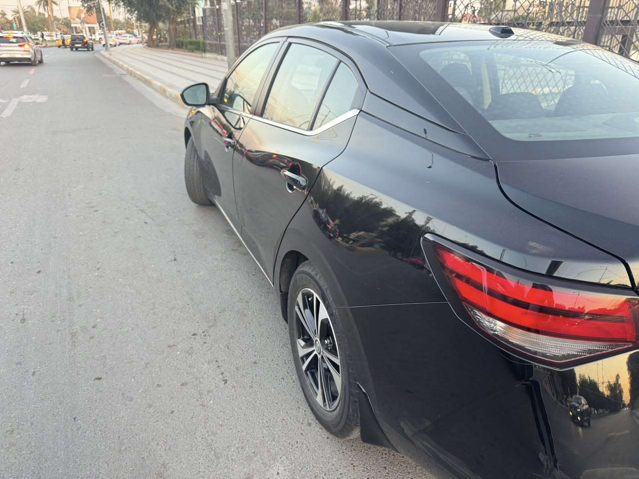 للبيع موديل 2022 رقم اربيل  اسود اللون ماشية 42 وارد امريكي حادثهة جاملغ و شوية من الباب 
سيارة موصفات sv سيارة كاملة م ناقصهة شي. 
للتواصل وتساب ***********
