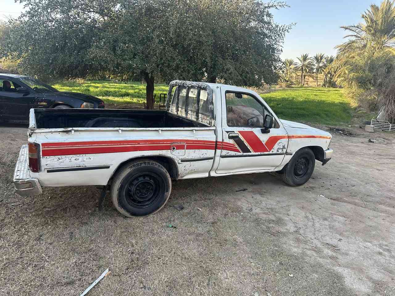 يالله بيكم موديل ٩١ مكينه ونجي. كير عادي.
حداديه وتخم تاير قبل سبوع شادهن جدد. سياره جاهزه
وحلوه سنويه بعد بيها سنتين ل٢٠٢٧ 

سياره بلاد بيها. رشات بل ربع مال الباب فقط 
مكاني. ناصريه رفاعي. سعر ٢٩ بيها مجال. قليل. حك الجيه. 
***********
