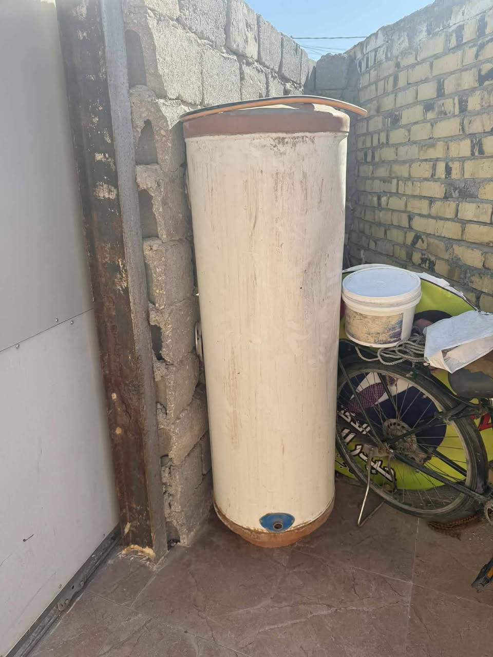 غراض منزليه للبيع كلهن شغالات ومابيهن ايي خلل صوبه زيتيه سعره 35 ميز طعام سعره 20 مغسله ام الكومدي سعره 30 زوليه 2 في 3 نظيفه سعره 15 كيزر الحجم الجبير سعره 50 تنور كهربائي سعره 25 مبرده نظيفه كلش سعره 60 الشراي فقط يتصل *********** ماارد خاص اتصال فقط
