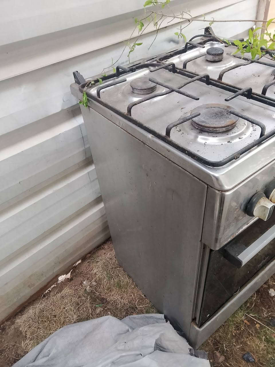 السلام عليكم طباخ شرط الفحص كله شغال نظيف سعر 50 قفل بدون عمله عنوان بغداد ام الكبر ***********
