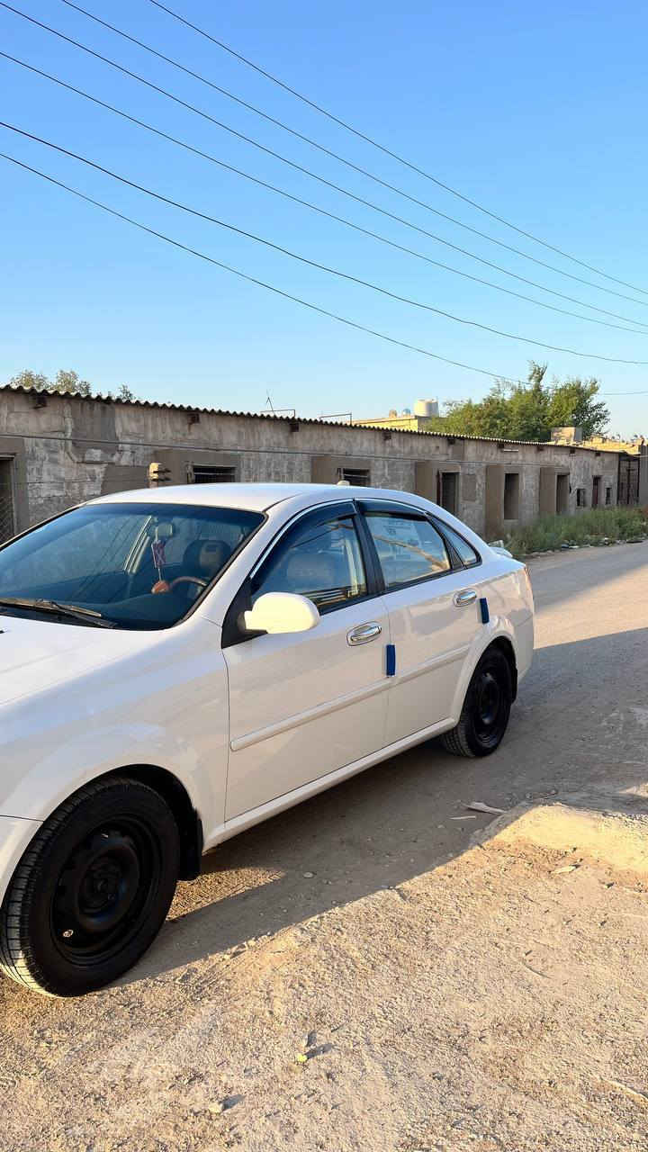 السلام عليكم سياره اوبترا بيضاء اللون رقم بغداد بسمي شرط التحويل الشركه العامه للسيارات خليجية السيارة مكفولة من الصبغ والتبديل موديل 2012  مكينه وكير بحاله ممتازه صدر امامي خلفي تايرات بحاله ممتازه تدفئة وتبريد شغال السياره مابيها اي قطره صبغ او تبديل على وضع الشركه ملاحظه توجد في القماره كما موضح بل صور اثناء الغسل بل فاره أنشال اشويه من الصبغ وماسويته لان السيارة مكفولة وصبغ الدعاميات الجماليه فقط والسيارة عليها غرامه 400000 ألف تنشال من الاحساب العنوان جسر اديالى السايد الواحد موبايل ***********ابو علي
