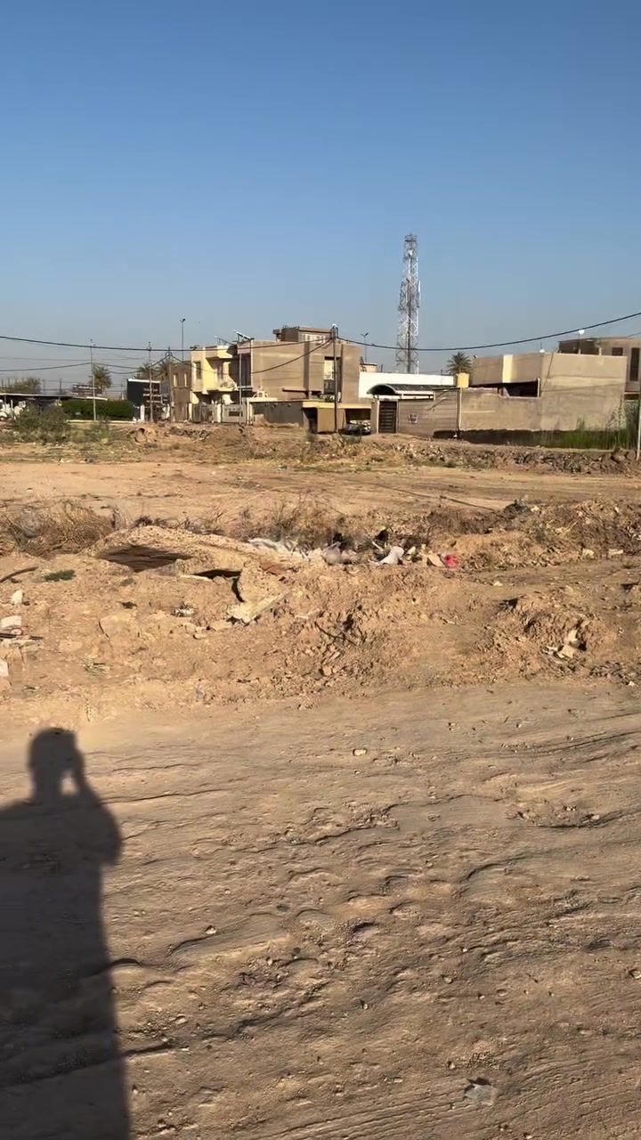 السلام عليكم قطعه مساحه ٢٥٠متر طابو صرف
حي بابل  قرب شارع العام القطعه وجه على ساحه  السعر ١١٥
الاتصال ***********
