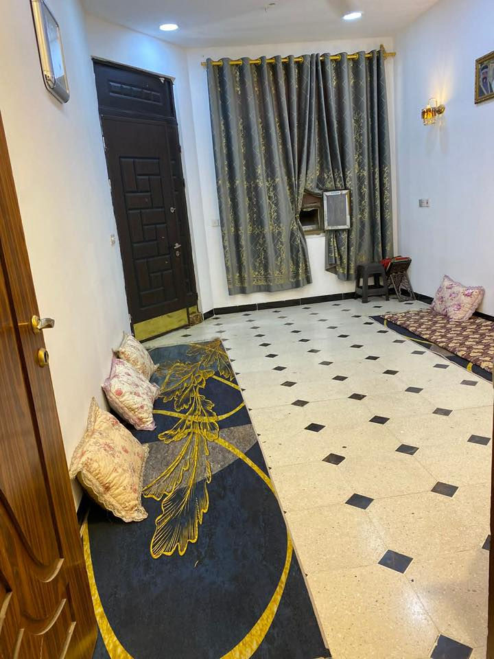 السلام عليكم
دار للبيع في حي المهندسين زراعي ٢٥
المساحة ١٥٠ متر
واجهة ٧ نزال ٢١
يحتوي على استقبال ومطبخ وهول معزول عن الدرج
وغرفة نوم ٤في ٥
 وصحيات داخلية وخارجية
وترك عدد ٢ 
البيت ع الشارع الرئيسي 
مقابيل مجمع القادسية 
للأستفسار المراسلة على الخاص
او على الرقم ***********
