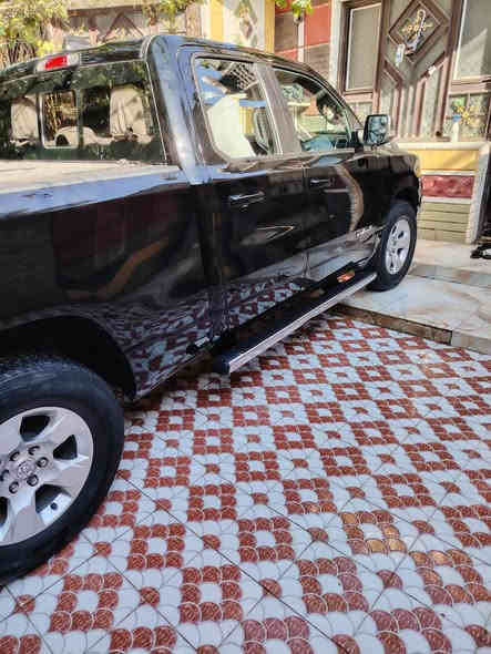 سلام عليكم ورحمة الله وبركاته للبيع اوالمراوس حسب القناعه دوج رام بك هورن موديل ٢٠٢٢ رقم بغداد تحويل مباشر نص فول ماشيه ٥٧ حقيقي السياره كلين بيه باب البدي الخلفي مبدل ابلادي ملاحظه السياره جديده وشراي يتصل على رقم ***********
