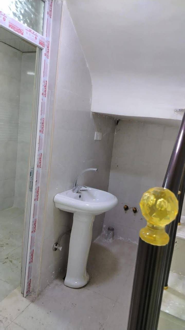 🏠 دار للـــــــبيـع 
في حي الاعلام  
______ قرب جامع القاسم __________

المساحــــــة // ١٠٠متر  #طابـــــو زهور 
الواجهـــــــــة // ٥ ونص    م

________________
🏗️🧱#الطابــــــــــــــق #الأرضـــــــــــــي
غرفـــــــــــة 1   وصالـــــــــــة وهـــــــــــول ومطبــــــــخ حـــــــــار وبــــــــــارد ومجـمـــــــــع صحيــــــــات ... وكراج سيارة  

🏗️🧱#الطابــــــــــــــق #الثانــــــــــــــــي
 ٢    ...  غرفه نوم وهول واستقبال وصحيات 
____________________
مواصفات الدار
نظام دكتات نظام كامرات  نظام دشات نظام خط وطني لكل  

منظومة كامرات 

_____________________
________________💲
السعــــــــــر   ع خاص 
________________💲
_____________________

#مكتـــــــــب
           🏗️🧱العباجي الاستثمارات العقاري  🧱🏗️
#الكائــــــــــن
  حي الزهور سيتدتي الجميله #مقابل جرزات كرم #أوالإتصال 
         *********** 📞☎️📞*********** 
                           ‏‪*********** 
_____________________________________________
