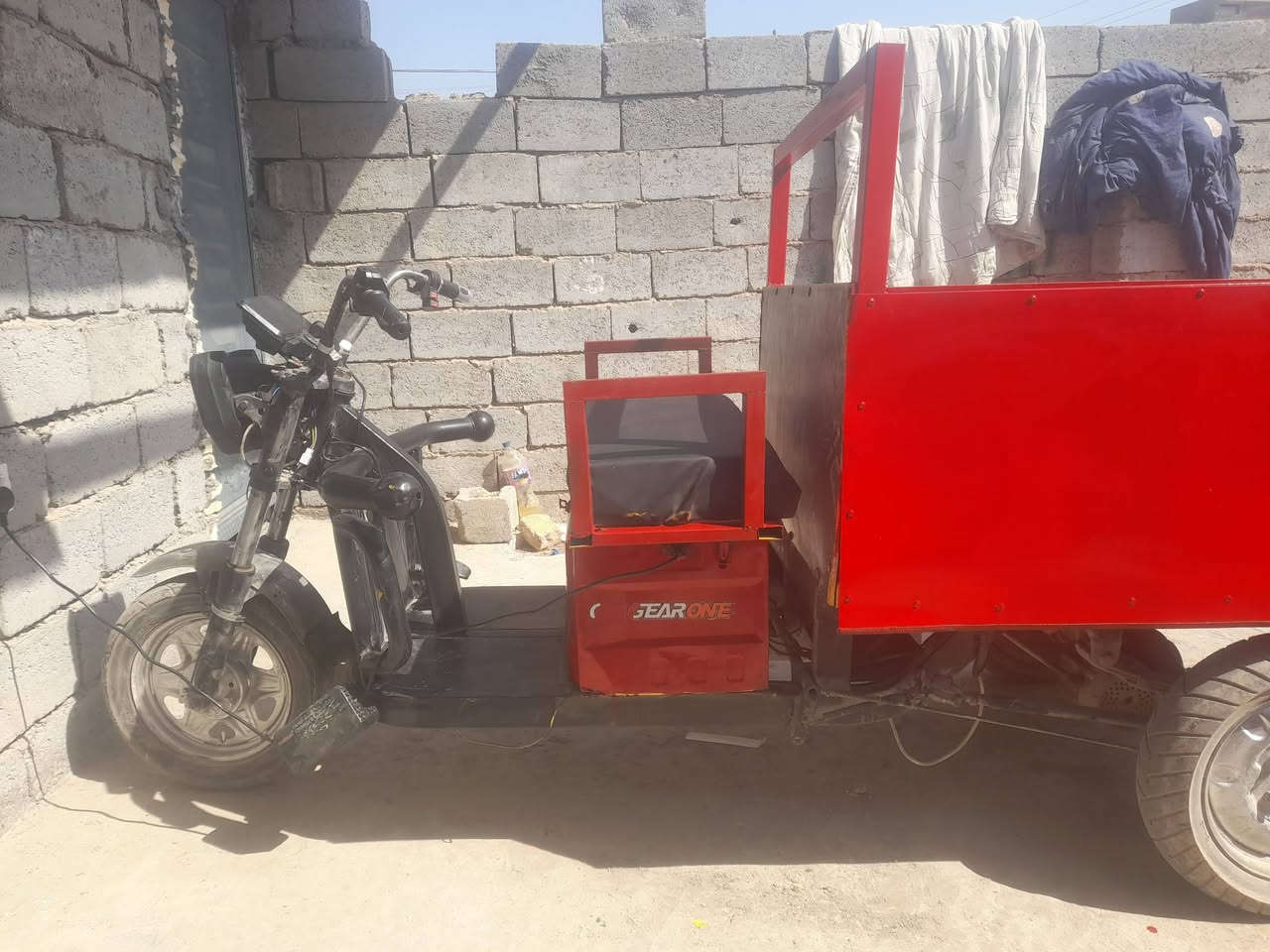 ستوته شحن ٥بطاريات جدد صارلهن ٥يوم ومابيه اي عطل شغاله السعر ٧٠٠ وبيه مجال ***********
