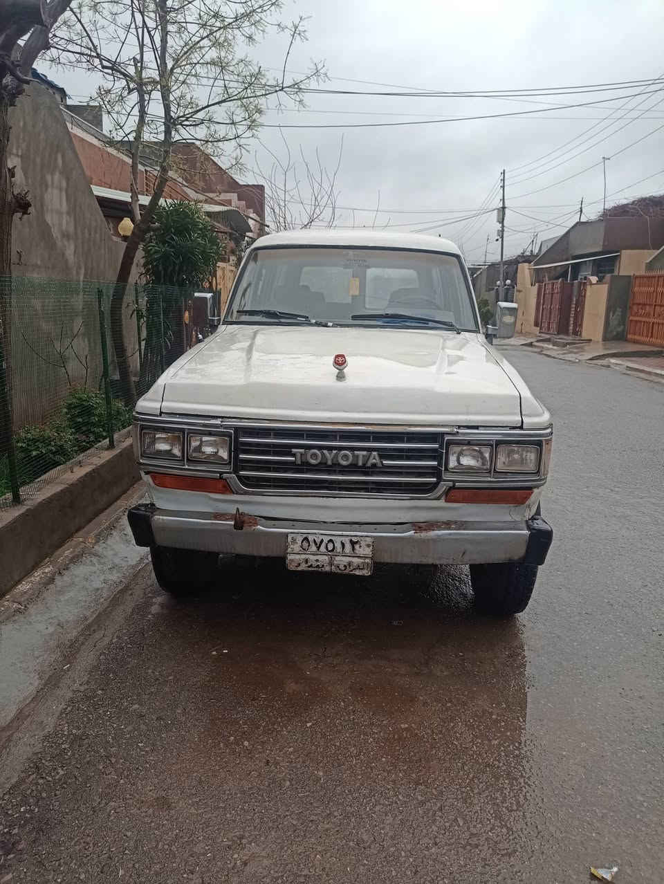 لاندكروزر 86سةقف بةرزچوار چرةية  تاقم پيشي تازةية دواي كامل داگيرةوةچوبنةو بؤل برين وشةفتةكاني دواي كامل دام گرتوو كاسكيتي تازةم بؤ بةستووة كاربيتةي تازة پاك كردؤتةوة تايةو ويلي تازةم بؤ بةستووة دةبؤي كلاجي سةرةوة خوارةوةم گؤريووة سؤندةي پاوةرم بؤ گؤريووة تةجيل و موكةبةرةي شازم بؤ بةستووة گيرو مةكينةودةبل اكسلي بةشةرتي 10فيتةر چكنيتي ئيش دةكات هيي مالي خؤمة تازة رؤنؤني مةكينةم گؤريوة هيي اگسلاكانيم گؤريوةچركةم تيا نةهيشتووة،لايت وبةگلايتي تازةم بؤبةستووة، ،سوكان پاوةرة نرخي 27گةلامةجال هةركةس مشتريية تلفون بكات يان ماسنجةرم بؤبنيرئ ***********..***********
