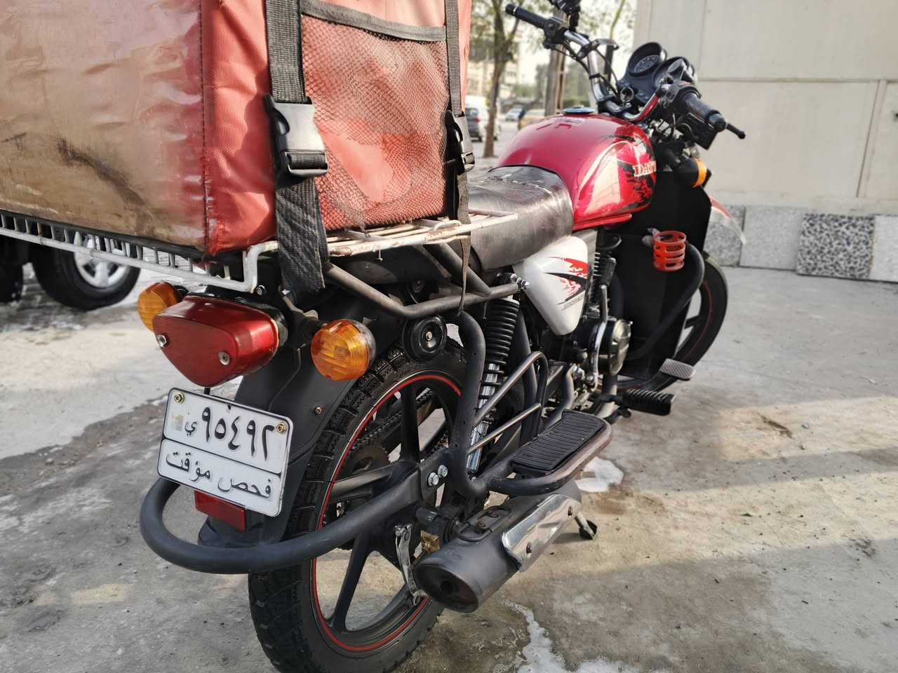 سلام عليكم دايوان 2021مكفوله من ضربه ومكفوله المكينه عيبه بس جاملغ دراجه خير من الله أوراقه ضايعه معروضه  900الف وبيهه مجال مكان الدراجه حي القاهره ***********
