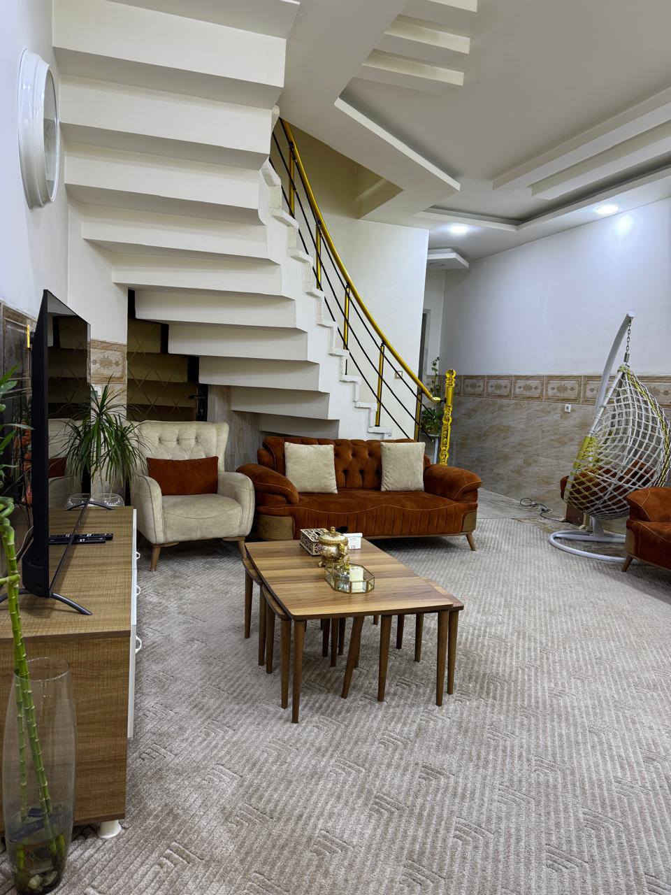 --- عقارات الموصل الحدباء ---
            💥🏠دار للبيع🏠💥

🔴  موقع الدار حي الفلاح قرب مسجد التقى

🔴 مساحة الدار 100 متر 

🔴 واجهة 5*20

🔴 بناء حديث... موقع ممتاز

🔴 طابقين يحتوي الطابق الاولى على مبطخ وصاله وغرفة نوم واحده وصحيات 
  طابق الثاني غرفتين وصاله وصحيات.. وبيتونه كبيره
  وسطحين.. 
      /////////////////////////////////

لمعرفة التفاصيل والسعر يرجى زيارة المكتب او الاتصال على
الرقم      ***********

🔴 نستقبل جميع طلباتكم وعروضاتكم....
