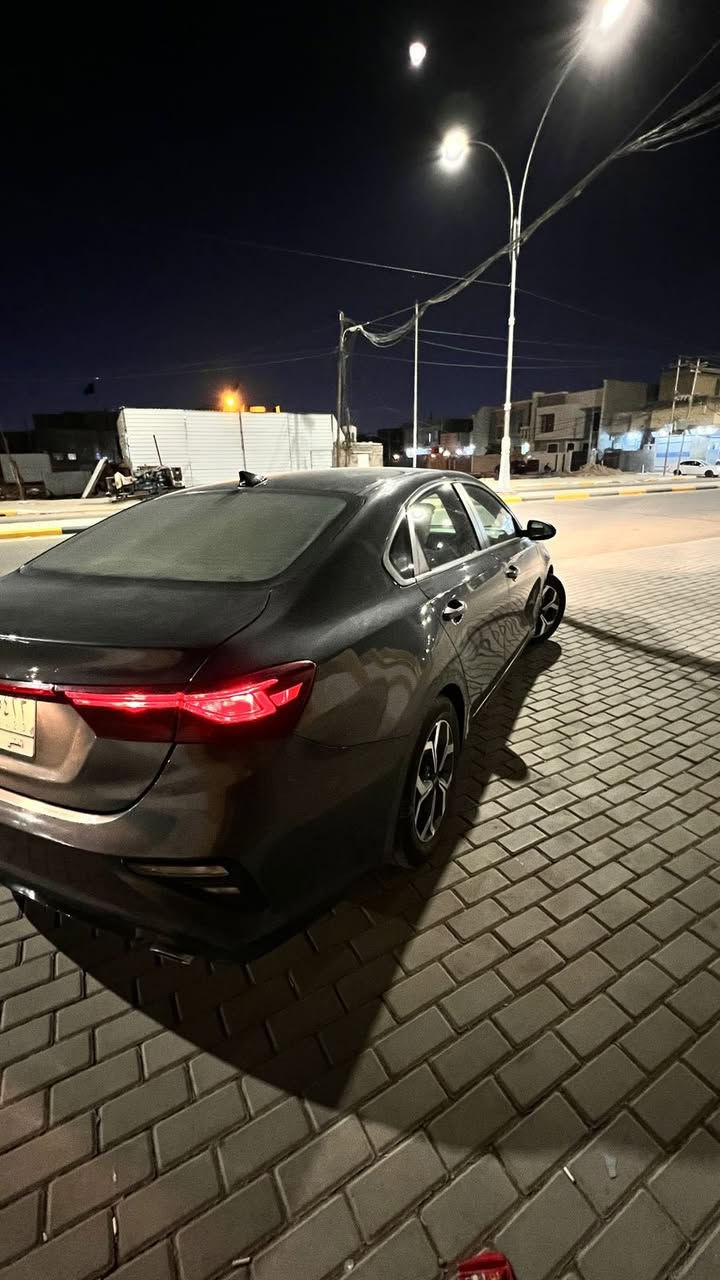 السلام عليكم
كيا فورتي موديل 2021 موصفات 
تحكمات ستيرن 
شاشة 
كامرة دوارة 
مثبت سرعة 
تحديد مسار 
ويل كب 
مكينة 2000
السيارة نظيفة كلش 
و حادثها مثل ما موضح بالصورة 
رقم مثنى 
السعر 130$ 
للتواصل ***********
