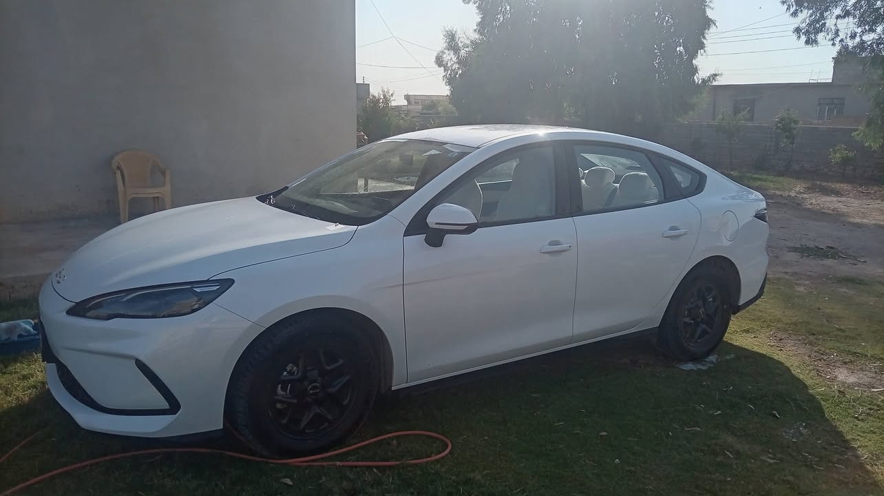 بي واي دي سيل 5 موديل 25 ماشية 9000 جديدة بسمي بيه كابون بانزين سعره 18 مليون رقمي ***********
