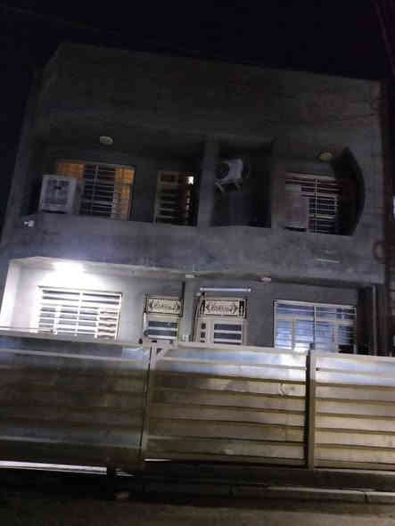 مشتمل للبيع ركن في الرساله 
المساحه/88م
واجهه 8م نزال 10 وربع 
ركن 
ابواب خشب تفصال 
كاونتر 
سخان 
ماطور 
كاميرات
رافع قدره 

يحتوي على 
٤ غرف نوم 
صاله 
هول داخلي 
حمام عدد ٢ 
بيتونه ٥ في ٥ تصلح مخزن او غرفه 
كراج 
بناء جناي مو سوكي 

السعر 230 مليون قابل للتفاوض 

مكتب الغدير للعقار 
شقق حي السلام السكني 
***********
