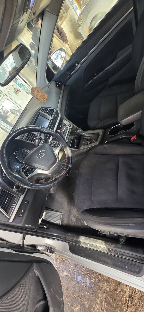 سلام عليكم 
النترا ١٧ فول موصافت
 امريكي بيهة ٣ قطع 
رقم دهوك تريد وكاله تريد تحويل
سعر ١١٠ مع مجال 
المكان كربلاء قرب صيطرة البراهمية 
***********
