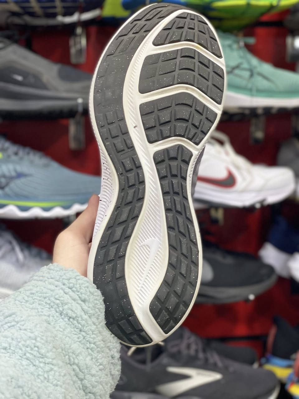 ماركة نایک وكالة اصلي
قياس :٤٤.٥
طول القدم :٢٨.٥سم
للحجز دذلي خاص لو واتساب 
٧٧٠٨٢٨٤٢٤٢
