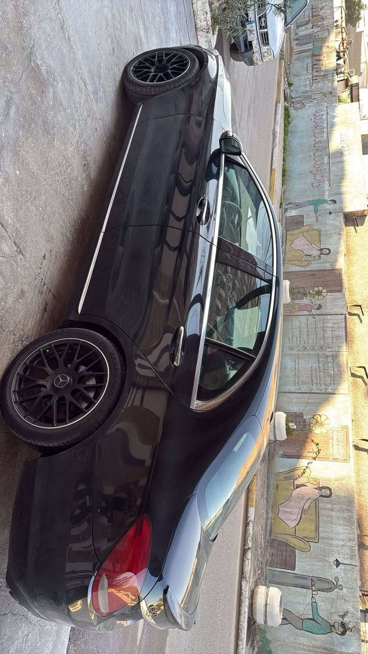 مارسدس c300 رقم بغداد 2018 للبيع
ماشيه 117 الف 
 وارد امريكي فول مواصفات حادثها جاملغ بنيد فقط 
والباقي السياره كله مكفول 
السياره جديده كلش ترايها كلش حلو صدر امامي خلفي كله جديد كامل amg بلادي مواصفات السياره 
صندوك كهرباء 
مري كهرباء 
كامره خلفيه 
رادارات اماميه وجانبيه 
سلايد 
كت amg بلادي 
وباقي مواصفات المارسدس معروفه
رقمي ***********
