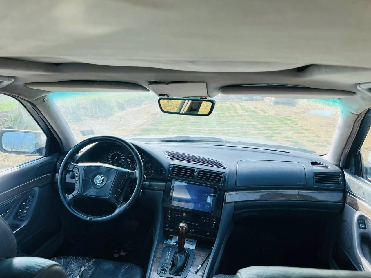 السلام عليكم للبيع او مراوس بسعر مناسب
كاسحة 730 /8 سلندر رقم دولي الجديد 
هزه وسنويه جدد  تحويل مباشر 

السياره فول مواصفات 
جنطة شفط مري شفط  برده كهربائيه 
كشنات كهرباء تحكم ستيراً دبل ايرباك 
شاشه + كامره / السياره ع وضع البلاد كهربائياته ماملعوب بيهن ولازلغ 

مكينه + كير  ترايك 240  شرط تحطهن كلهن 
كهربائيات من الطول للطول شغاله حداديه كله  جديده 
تخم بك لايت دخاني جديد 
السياره نضيفه ومرتبه واحلا من الصور بيه فقط الدعاميه الخلفيه مكسور وكدامكم بالصوره  

السعر 65 وبيه مجال بسيط للشراي 
مكاني الديوانيه الحمزه الشرقي 
***********
