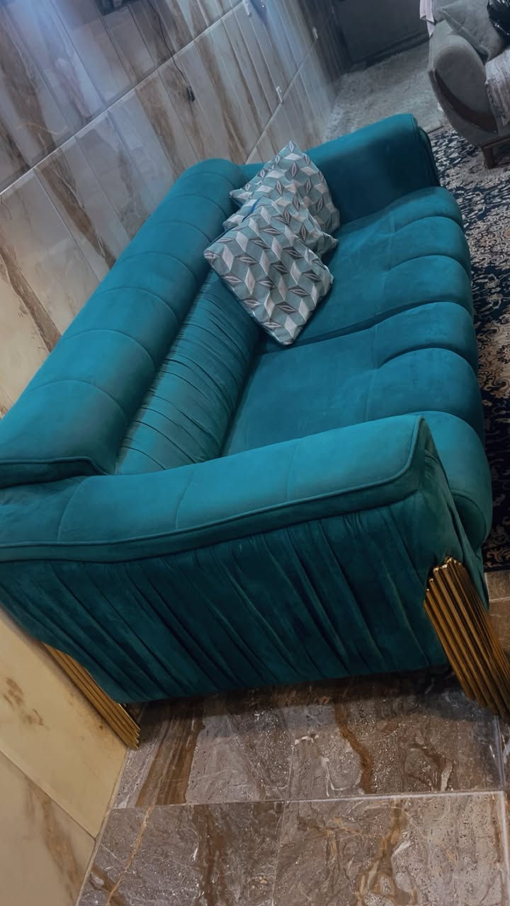 تخم ٨ مقاعه ماركه بيانو من اثاث استقبال التخم فخم وتكمه ونظيف جداً جداً مكانه دوره الاثورين الشراي خاص *********** واتس
