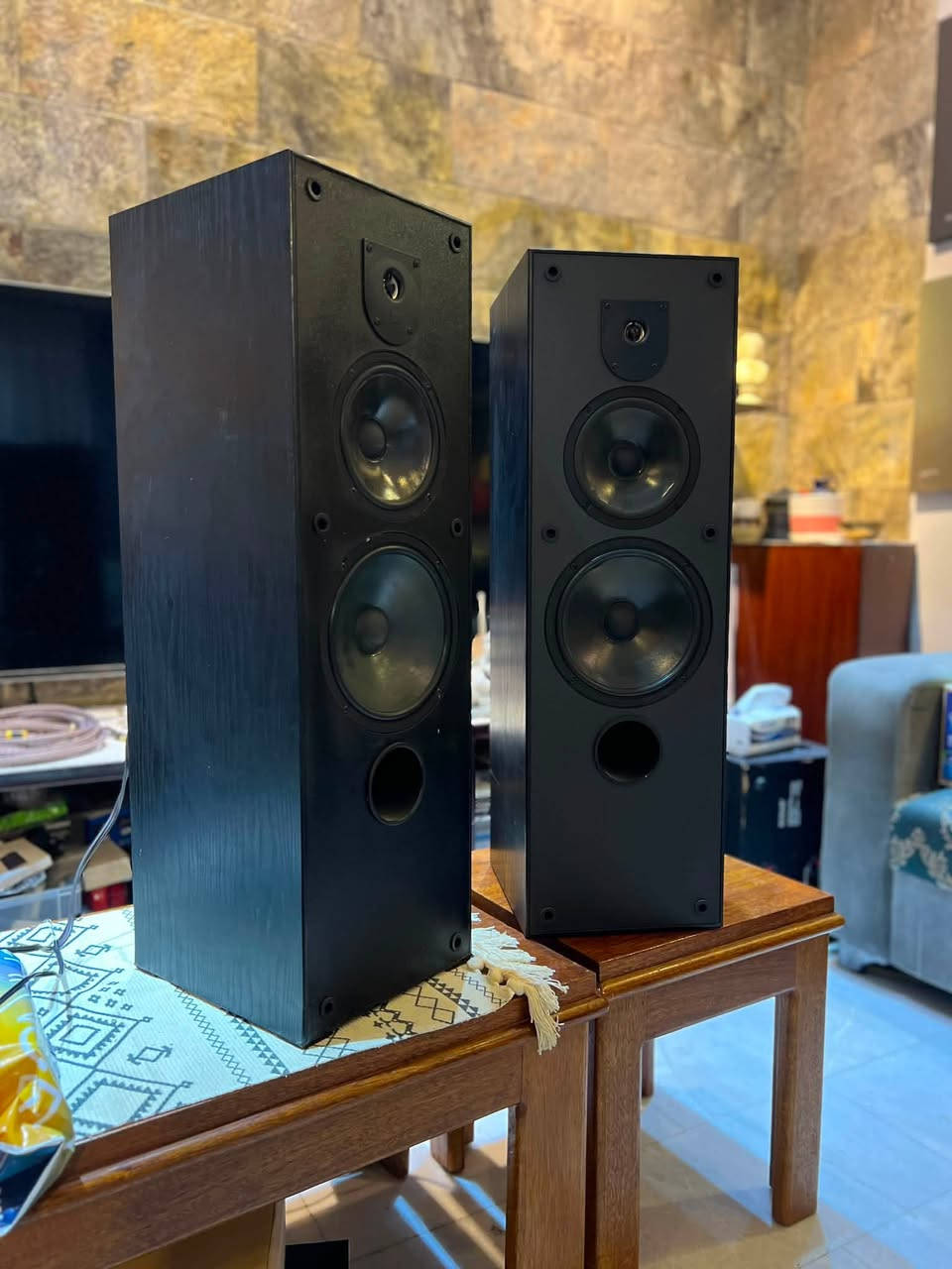 سماعات جي بي ال موديل MRV308 صناعه امريكي نضافه 100/100 صوتهن تحفه فنيه بيهن بيز وتويتر فشي راقي معنه كلمه من بيز من تويتر من كل نواحي وزن ثقيل سماعات حلوات حيل تحفه فنيه مكاني بغداد ***********
