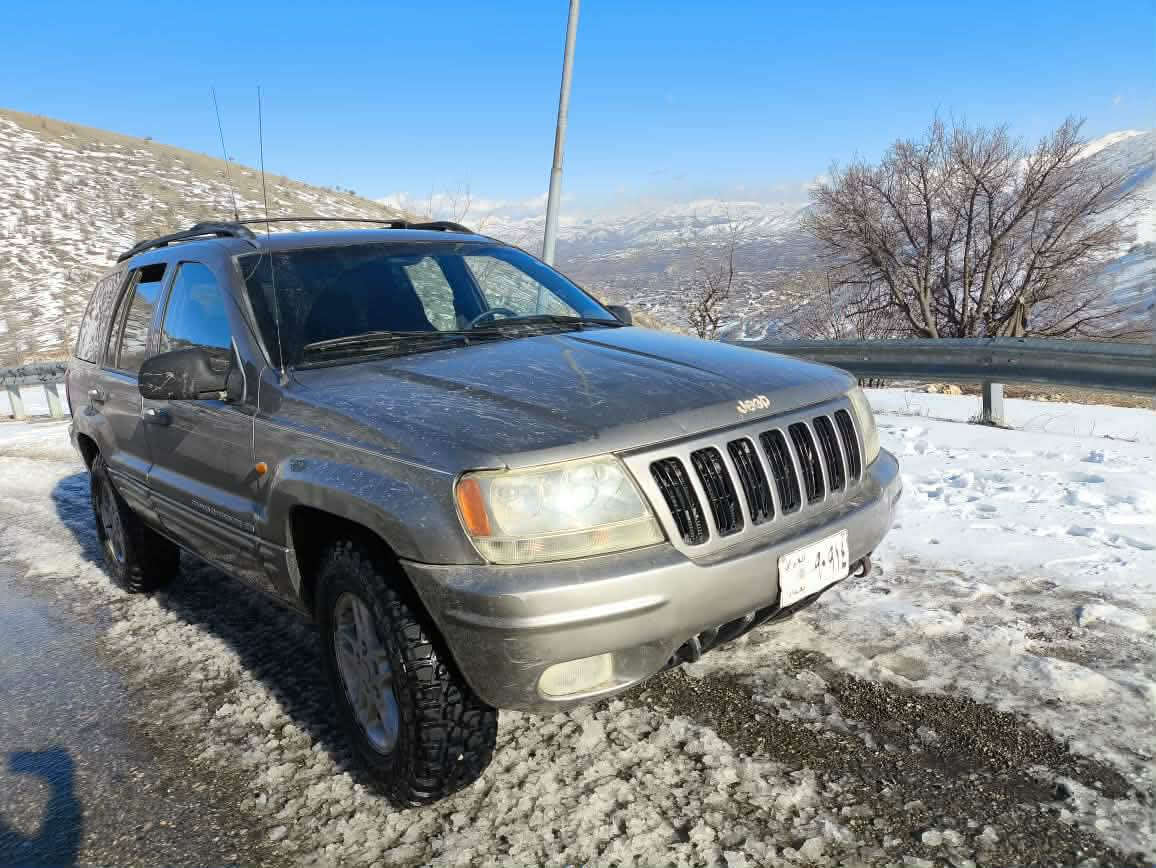 سڵاوی خواتان لێبێ
جێب ۱۹۹۹ ۸ بستۆن فول مواسەفات
ئارمی سلێمانی بە شەرت ۲ پەڵە بۆیاخی هەیە
گێڕ و مەکینە و ئەکسل و دەبڵ ئەکسل بە شەرت
پێش و دوای تازە داگیراوە هەموو گیانی بە شەرت
بایی ٥٥ گەڵایە تۆزێ مەجالیشی تیایە
*********** السليمانية, العراق
