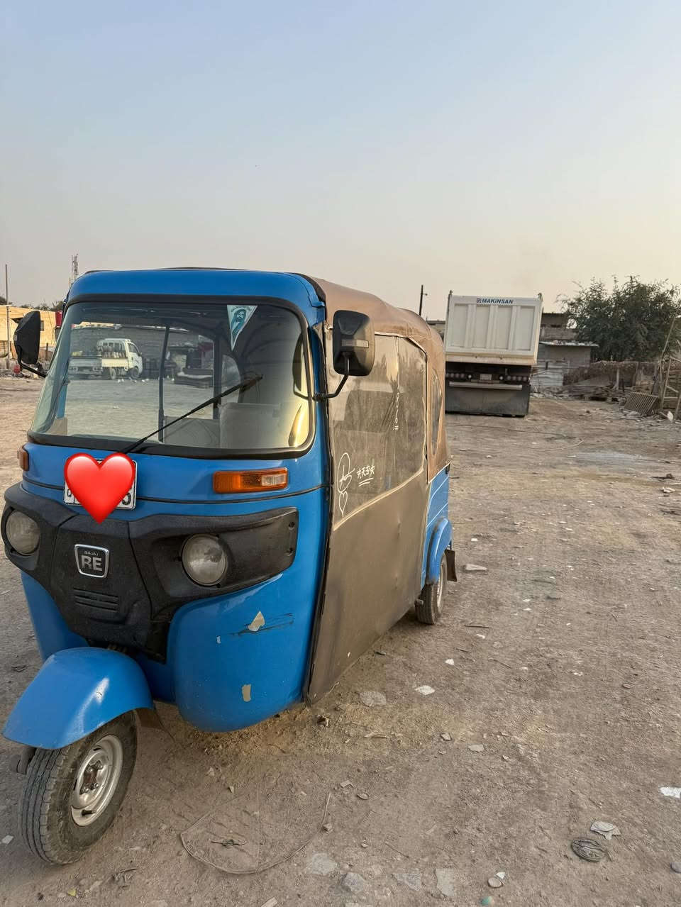 السلام عليكم اخوان تكتك للبيع موديل ٢٠٢٢شهر ١٢ مرقمه وسنويه باسمي. مثل ما موضح بلصوره بيه ضربه خفيفه بلغد  مو تجيني وتكول مضروبه  موضح بلصورره رحمه لوالديكم شوفو الصور زين غير هاي الضربه كلشي مابيه كفاله والمكينه زيرو كفاله عامه المكينه برغي مملعوب بيه شرط تحويل ثاني يوم بعد البيع 

عنواني بغداد الشعله 
رقم ***********
ما متواجد فيس فقط وتساب وعلى الخط متواجد 
السعر ٩.٧٥٠.٠٠٠
