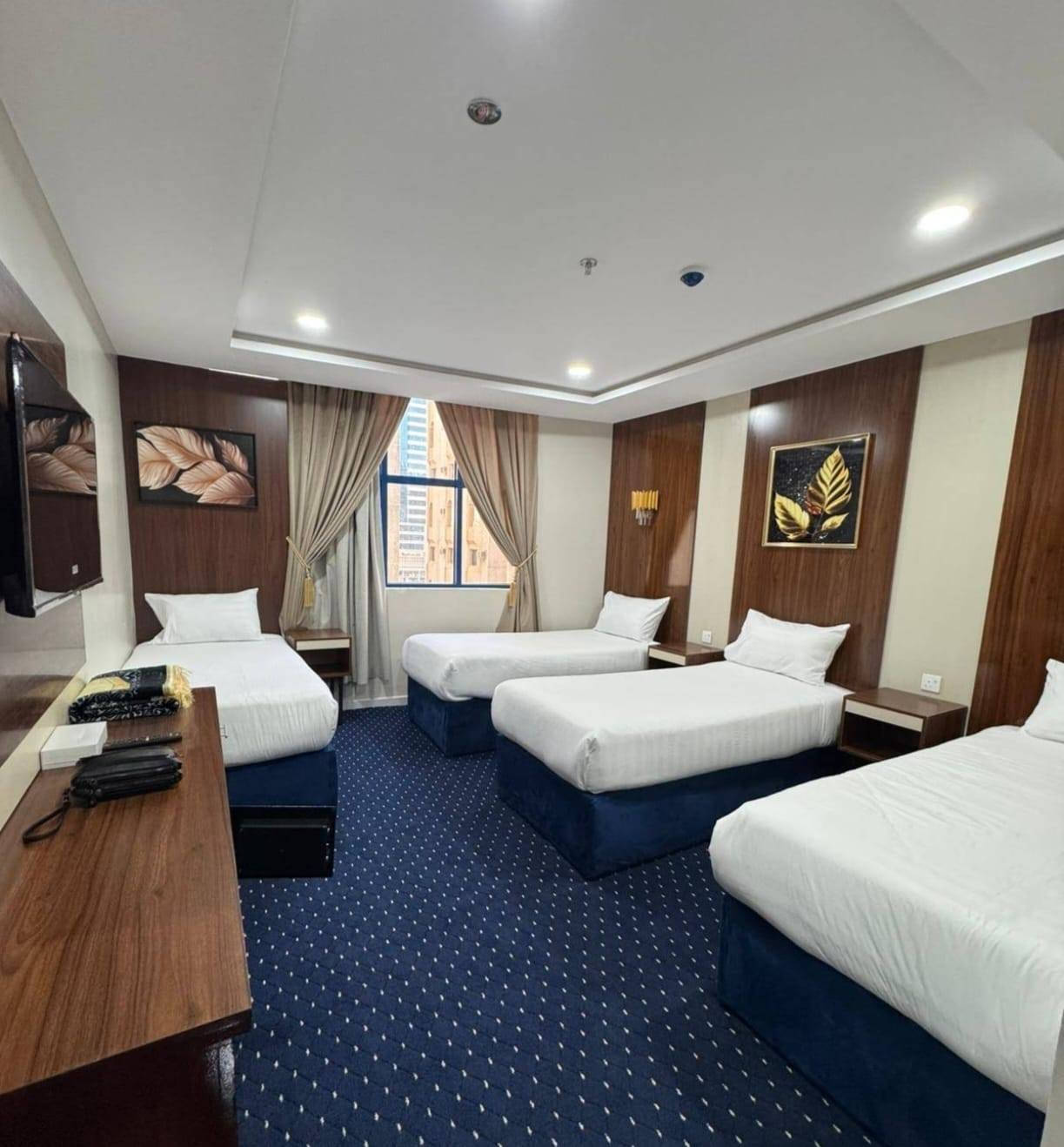 اللهم لك الحمد والشكر بفضل الله وكرمه وتوفيقه علينا بعد النجاح الذي حققناه في رحلاتنا تم التعاقد مع فندق مميز خمسة نجوم في منطقة محبس الجن جهة السقايف المطلة على باصات النقل المجاني من وإلى الحرم المكي (((فندق ميسان المحبس جهة السقايف))))) وهو من أرقى الفنادق وسيكون اسعارة كالتي
♦️أوائل ((((650 $))))
♦️أوأخر ((((900$))))
♦️شهر كامل ((((1100$))
الراغبين مرافقتنا سيكون تسليم الجواز اعتبارأ من يوم غد لغرض حجز له مقعد لان المقاعد محدودة جدأ جدأ 
المتعهد غانم الحسين الجنيد رقم الموبايل *********** قرير المرير
